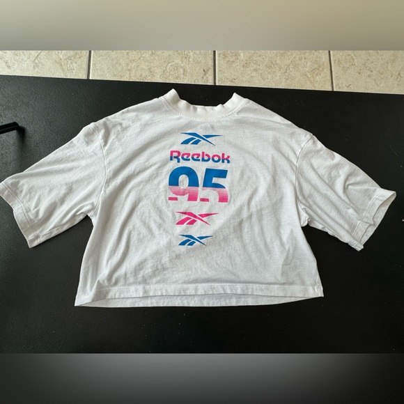 NWOT cropped Reebok tshirt - Picture 5 of 6